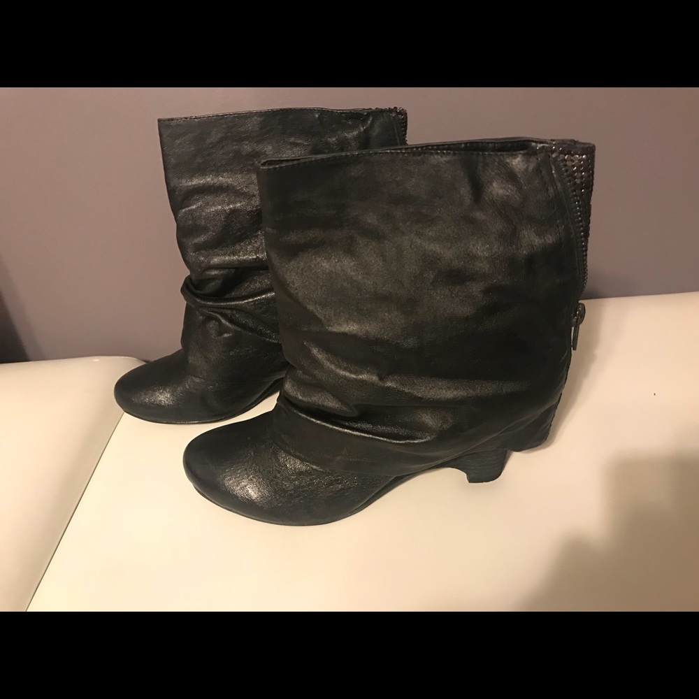 New In Box Women’s Naughty Monkey Booties. 8.5